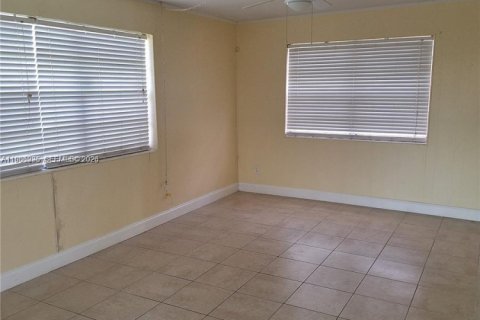 Casa en alquiler en Pembroke Pines, Florida, 3 dormitorios, 137.96 m2 № 2047914 - foto 3