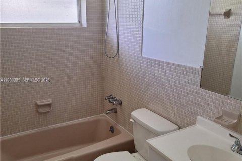 Casa en alquiler en Pembroke Pines, Florida, 3 dormitorios, 137.96 m2 № 2047914 - foto 7