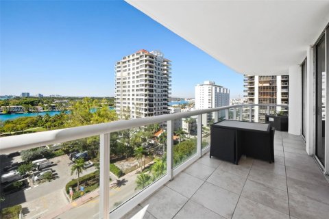 Condo in Miami Beach, Florida, 2 bedrooms  № 2019939 - photo 21
