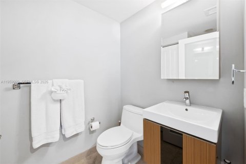 Condo in Miami Beach, Florida, 2 bedrooms  № 2019939 - photo 14