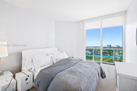 Condo in Miami Beach, Florida, 2 bedrooms  № 2019939 - photo 13
