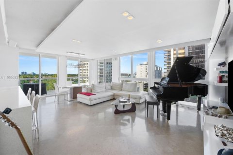 Condo in Miami Beach, Florida, 2 bedrooms  № 2019939 - photo 3