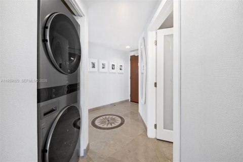 Condo in Miami Beach, Florida, 2 bedrooms  № 2019939 - photo 17