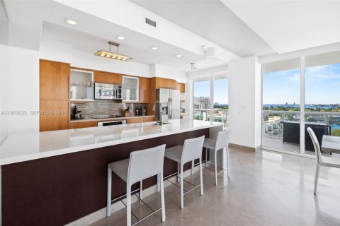Condo in Miami Beach, Florida, 2 bedrooms  № 2019939 - photo 6