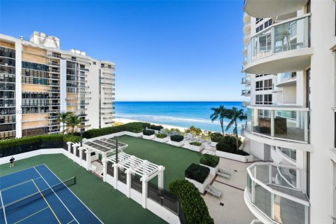 Condo in Miami Beach, Florida, 2 bedrooms  № 2019939 - photo 19