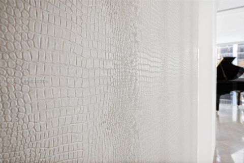 Condo in Miami Beach, Florida, 2 bedrooms  № 2019939 - photo 16