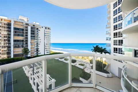 Condo in Miami Beach, Florida, 2 bedrooms  № 2019939 - photo 22