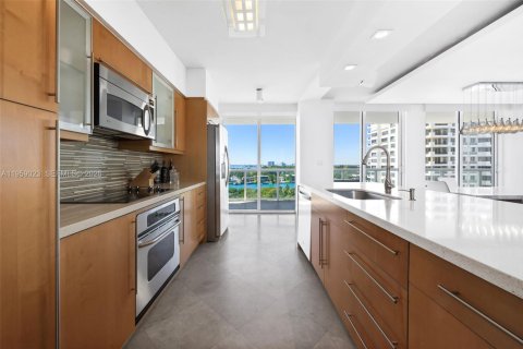 Condo in Miami Beach, Florida, 2 bedrooms  № 2019939 - photo 7