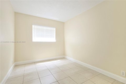 Condominio en venta en Fort Lauderdale, Florida, 2 dormitorios, 58.53 m2 № 1939973 - foto 4