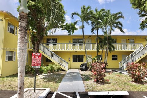 Condo in Fort Lauderdale, Florida, 2 bedrooms  № 1939973 - photo 10