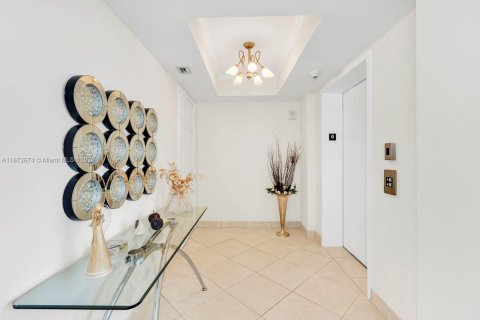 Copropriété à vendre à Sunny Isles Beach, Floride: 2 chambres, 156.08 m2 № 2088756 - photo 27