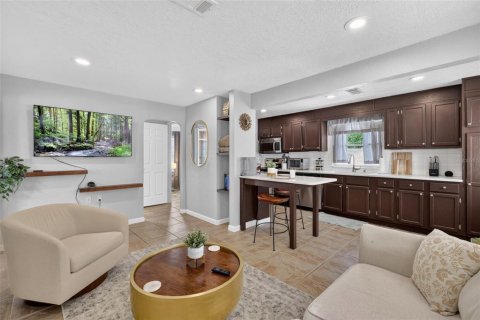 Villa ou maison à vendre à Orlando, Floride: 2 chambres, 72.74 m2 № 2347579 - photo 2