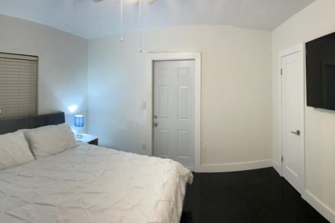 House in Hollywood, Florida 3 bedrooms, 117.34 sq.m. № 1992970 - photo 13