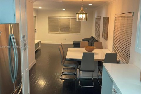 House in Hollywood, Florida 3 bedrooms, 117.34 sq.m. № 1992970 - photo 7