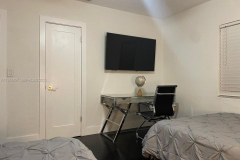 House in Hollywood, Florida 3 bedrooms, 117.34 sq.m. № 1992970 - photo 18