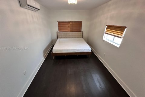 House in Hollywood, Florida 3 bedrooms, 117.34 sq.m. № 1992970 - photo 9