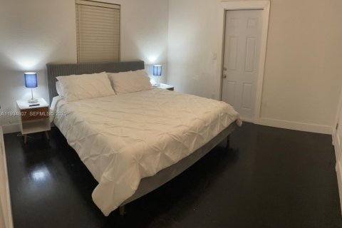 House in Hollywood, Florida 3 bedrooms, 117.34 sq.m. № 1992970 - photo 11