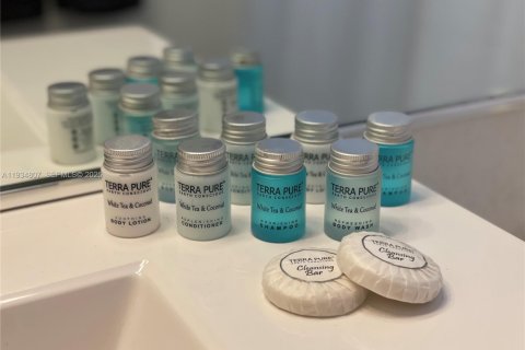 House in Hollywood, Florida 3 bedrooms, 117.34 sq.m. № 1992970 - photo 16