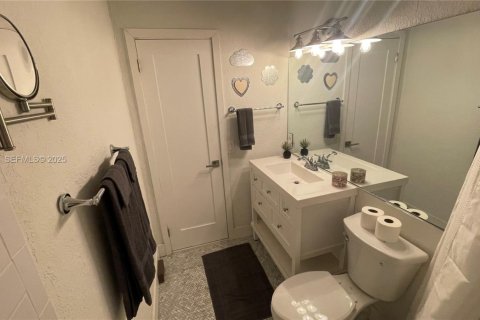 House in Hollywood, Florida 3 bedrooms, 117.34 sq.m. № 1992970 - photo 14