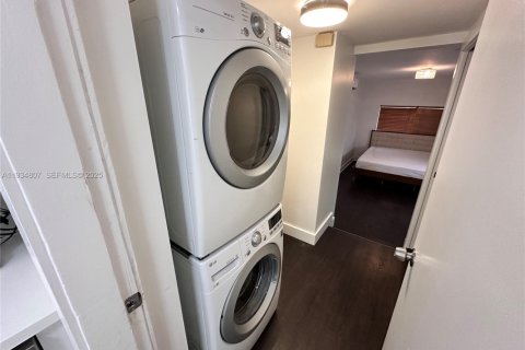 House in Hollywood, Florida 3 bedrooms, 117.34 sq.m. № 1992970 - photo 8