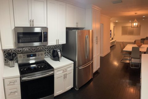 House in Hollywood, Florida 3 bedrooms, 117.34 sq.m. № 1992970 - photo 6