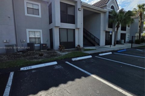 Снять в аренду кондоминиум в Майами, Флорида 1 спальня, 51.84м2, № 1991974 - фото 1