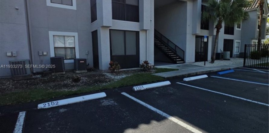 Кондоминиум с 1 спальней в Майами, Флорида № 1991974