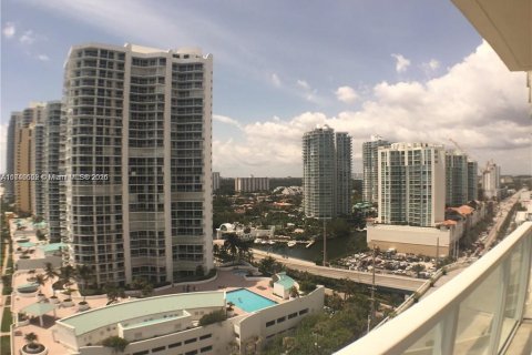 Купить кондоминиум в Санни-Айлс-Бич, Флорида 2 спальни, 148.83м2, № 1957543 - фото 26