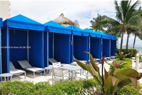 Купить кондоминиум в Санни-Айлс-Бич, Флорида 2 спальни, 148.83м2, № 1957543 - фото 25