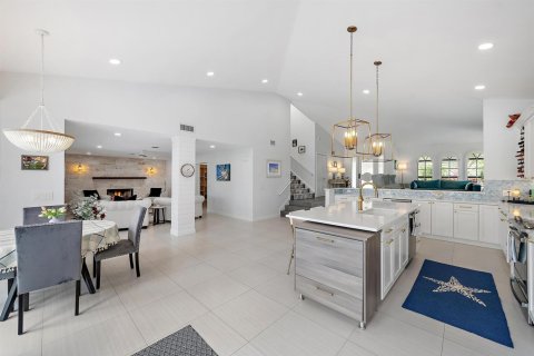 House in Jupiter, Florida 3 bedrooms, 263.56 sq.m. № 2384543 - photo 15