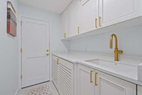 House in Jupiter, Florida 3 bedrooms, 263.56 sq.m. № 2384543 - photo 24