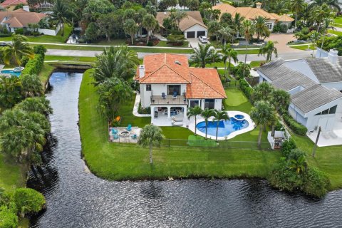 House in Jupiter, Florida 3 bedrooms, 263.56 sq.m. № 2384543 - photo 3