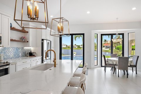 House in Jupiter, Florida 3 bedrooms, 263.56 sq.m. № 2384543 - photo 13