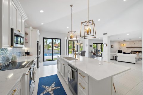 House in Jupiter, Florida 3 bedrooms, 263.56 sq.m. № 2384543 - photo 11