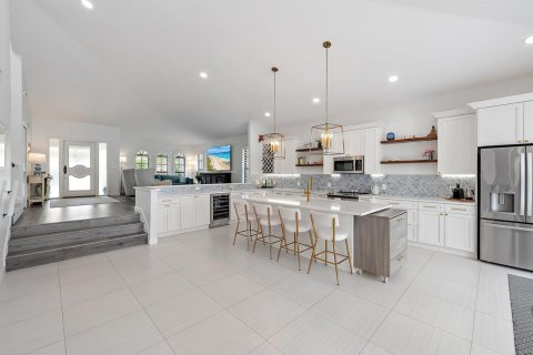 House in Jupiter, Florida 3 bedrooms, 263.56 sq.m. № 2384543 - photo 14