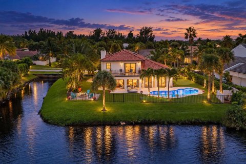 House in Jupiter, Florida 3 bedrooms, 263.56 sq.m. № 2384543