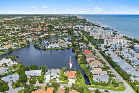 House in Jupiter, Florida 3 bedrooms, 263.56 sq.m. № 2384543 - photo 4