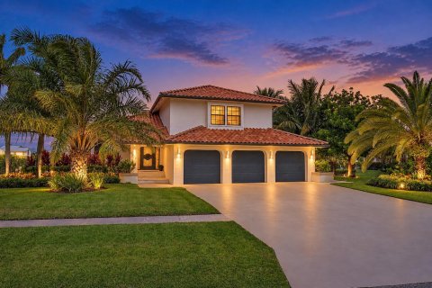 House in Jupiter, Florida 3 bedrooms, 263.56 sq.m. № 2384543 - photo 2