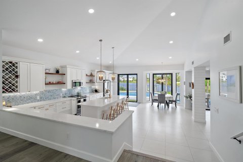 House in Jupiter, Florida 3 bedrooms, 263.56 sq.m. № 2384543 - photo 8