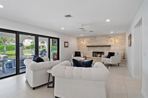 House in Jupiter, Florida 3 bedrooms, 263.56 sq.m. № 2384543 - photo 21