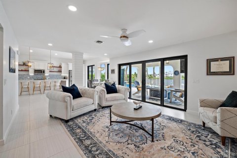 House in Jupiter, Florida 3 bedrooms, 263.56 sq.m. № 2384543 - photo 20