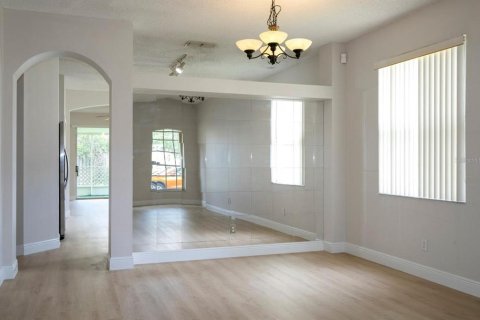 Villa ou maison à louer à Orlando, Floride: 4 chambres, 181.72 m2 № 2418416 - photo 6
