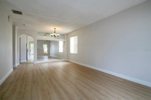 Villa ou maison à louer à Orlando, Floride: 4 chambres, 181.72 m2 № 2418416 - photo 5