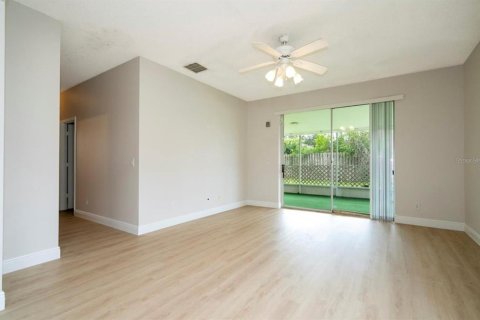 Villa ou maison à louer à Orlando, Floride: 4 chambres, 181.72 m2 № 2418416 - photo 15