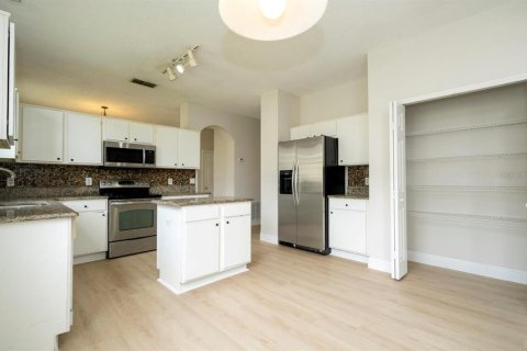 Villa ou maison à louer à Orlando, Floride: 4 chambres, 181.72 m2 № 2418416 - photo 13