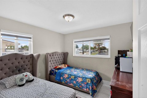 Купить виллу или дом в Майами-Гарденс, Флорида 4 спальни, 112.23м2, № 2048436 - фото 17