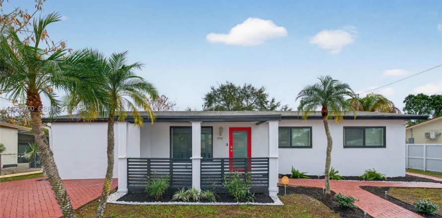 Дом в Майами-Гарденс, Флорида 4 спальни, 112.23м2 № 2048436