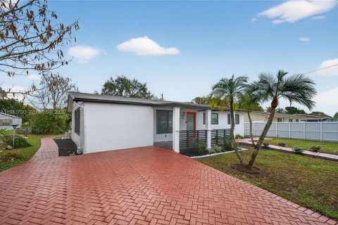 Купить виллу или дом в Майами-Гарденс, Флорида 4 спальни, 112.23м2, № 2048436 - фото 24