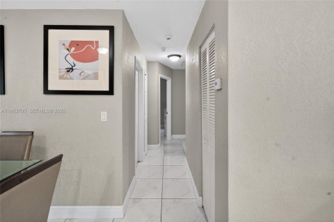 Купить виллу или дом в Майами-Гарденс, Флорида 4 спальни, 112.23м2, № 2048436 - фото 14