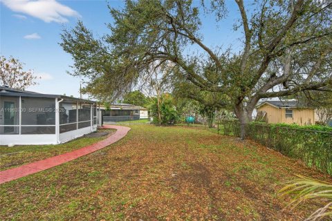 Купить виллу или дом в Майами-Гарденс, Флорида 4 спальни, 112.23м2, № 2048436 - фото 30